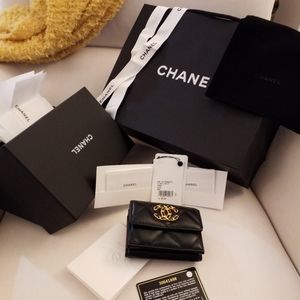 CHANEL women's small wallet